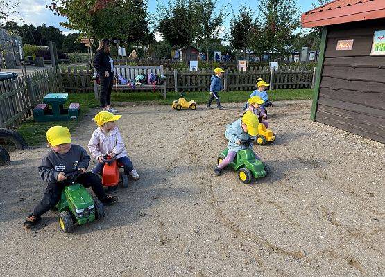 Grafika 79: 24.09.2025 Wycieczka na Farmę Alexa gr I