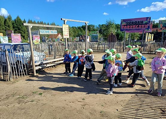 Grafika 33: 24.09.2025 Wycieczka na Farmę Alexa gr II