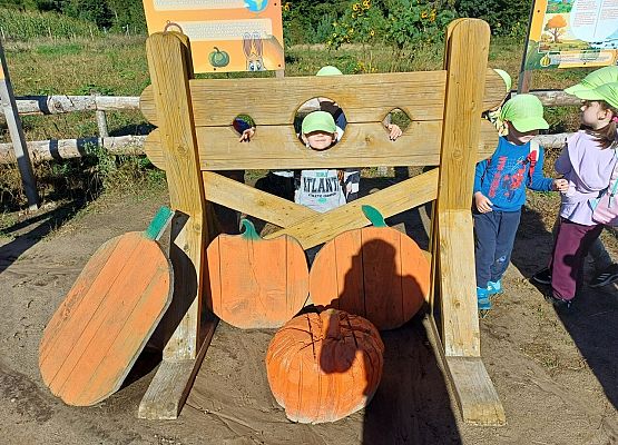 Grafika 38: 24.09.2025 Wycieczka na Farmę Alexa gr II