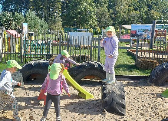 Grafika 40: 24.09.2025 Wycieczka na Farmę Alexa gr II