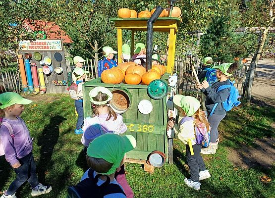 Grafika 62: 24.09.2025 Wycieczka na Farmę Alexa gr II