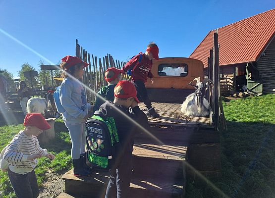 Grafika 63: 24.09.2025 Wycieczka na Farmę Alexa gr III