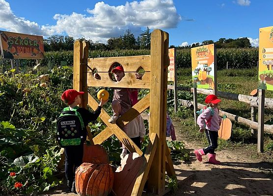 Grafika 76: 24.09.2025 Wycieczka na Farmę Alexa gr III