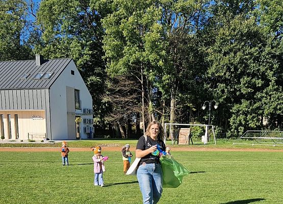 Grafika 4: 26.09.2025 Udział przedszkolaków w akcji „Sprzątanie świata"