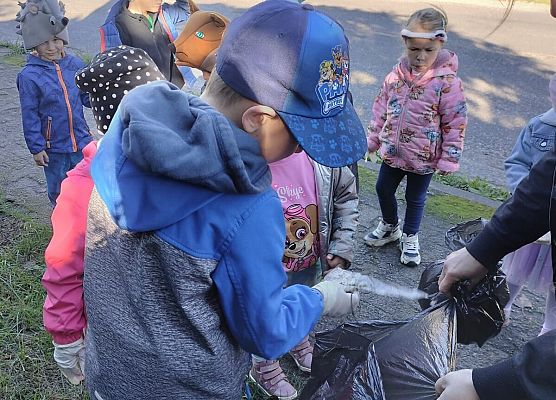 Grafika 21: 26.09.2025 Udział przedszkolaków w akcji „Sprzątanie świata"