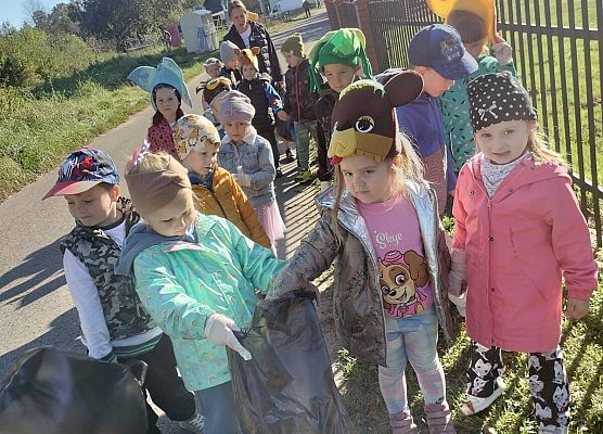 Grafika 33: 26.09.2025 Udział przedszkolaków w akcji „Sprzątanie świata"