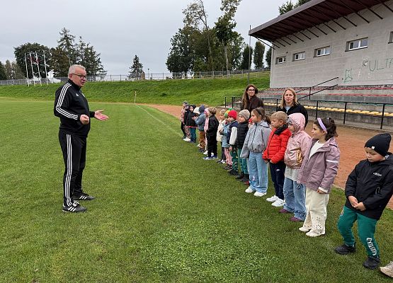 Grafika 7: 30.09.2025 Sportowe emocje na stadionie w Charbrowie!
