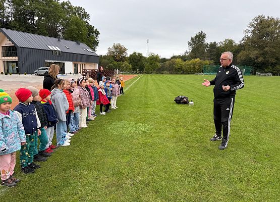 Grafika 8: 30.09.2025 Sportowe emocje na stadionie w Charbrowie!