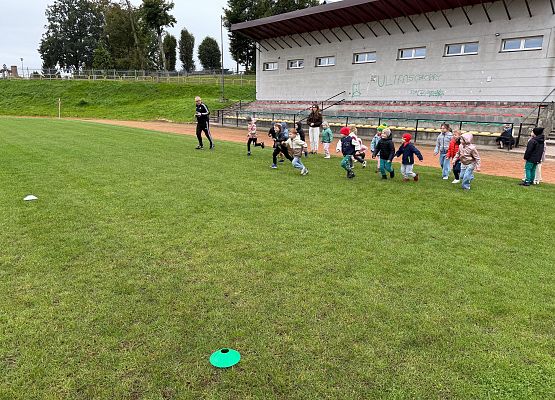Grafika 11: 30.09.2025 Sportowe emocje na stadionie w Charbrowie!