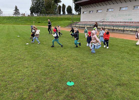 Grafika 12: 30.09.2025 Sportowe emocje na stadionie w Charbrowie!