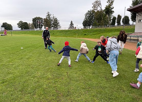 Grafika 21: 30.09.2025 Sportowe emocje na stadionie w Charbrowie!