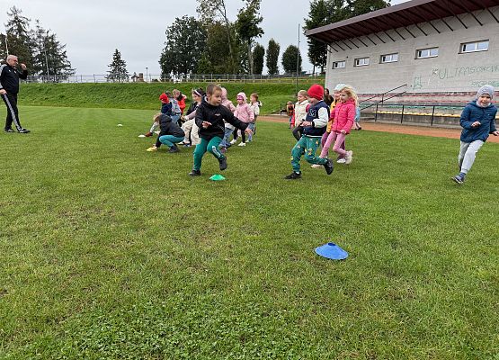 Grafika 34: 30.09.2025 Sportowe emocje na stadionie w Charbrowie!
