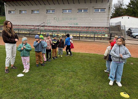Grafika 37: 30.09.2025 Sportowe emocje na stadionie w Charbrowie!