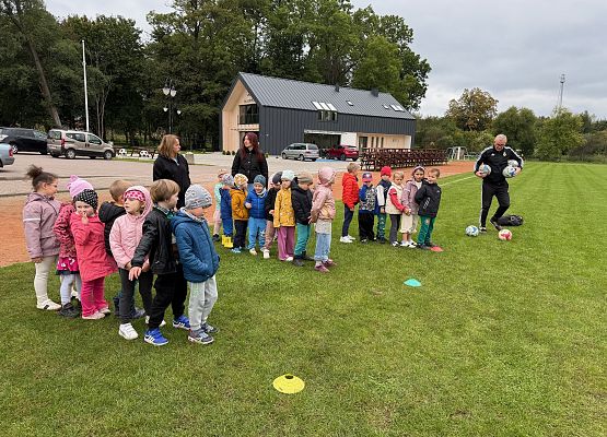 Grafika 38: 30.09.2025 Sportowe emocje na stadionie w Charbrowie!