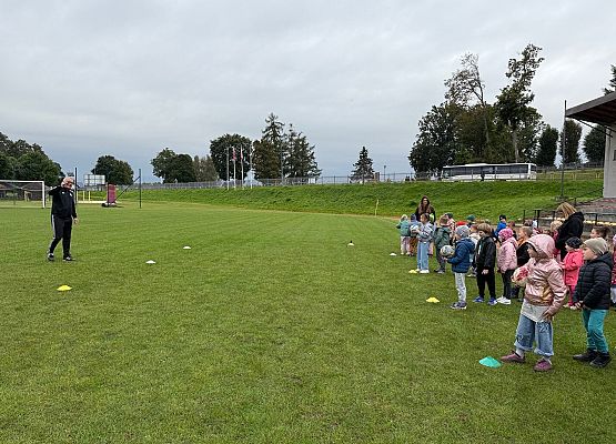 Grafika 41: 30.09.2025 Sportowe emocje na stadionie w Charbrowie!