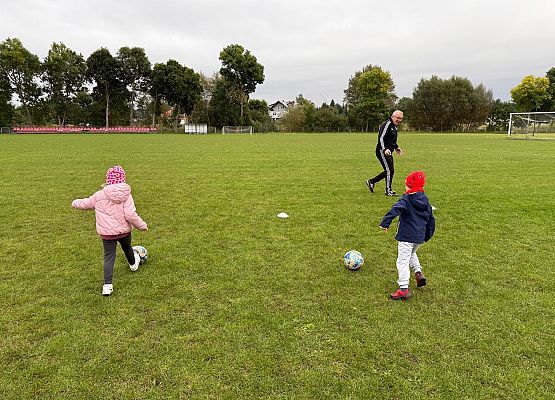 Grafika 56: 30.09.2025 Sportowe emocje na stadionie w Charbrowie!