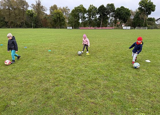 Grafika 58: 30.09.2025 Sportowe emocje na stadionie w Charbrowie!