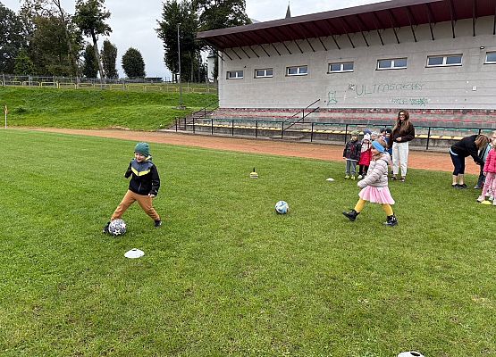 Grafika 61: 30.09.2025 Sportowe emocje na stadionie w Charbrowie!