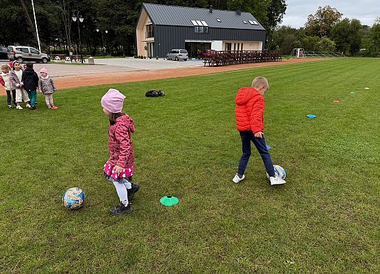 Grafika 64: 30.09.2025 Sportowe emocje na stadionie w Charbrowie!