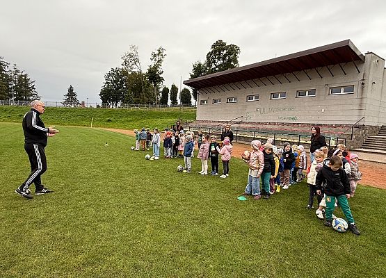 Grafika 65: 30.09.2025 Sportowe emocje na stadionie w Charbrowie!