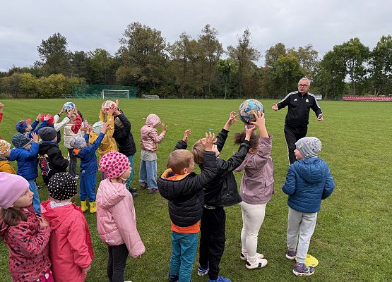 Grafika 67: 30.09.2025 Sportowe emocje na stadionie w Charbrowie!