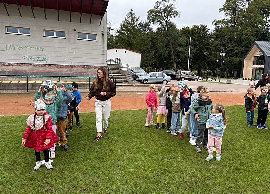 Grafika 72: 30.09.2025 Sportowe emocje na stadionie w Charbrowie!