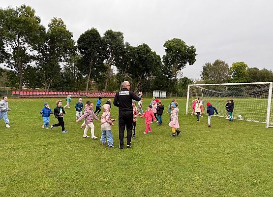 Grafika 73: 30.09.2025 Sportowe emocje na stadionie w Charbrowie!