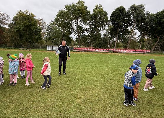 Grafika 76: 30.09.2025 Sportowe emocje na stadionie w Charbrowie!
