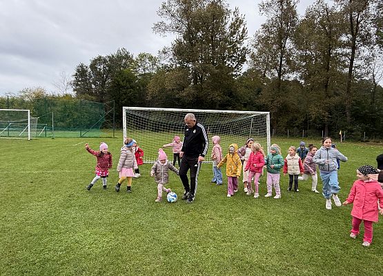 Grafika 80: 30.09.2025 Sportowe emocje na stadionie w Charbrowie!