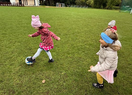 Grafika 82: 30.09.2025 Sportowe emocje na stadionie w Charbrowie!