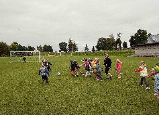 Grafika 83: 30.09.2025 Sportowe emocje na stadionie w Charbrowie!