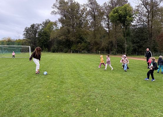 Grafika 85: 30.09.2025 Sportowe emocje na stadionie w Charbrowie!