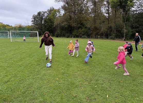 Grafika 86: 30.09.2025 Sportowe emocje na stadionie w Charbrowie!