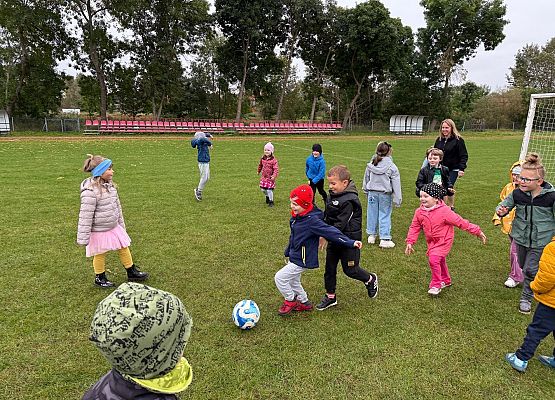 Grafika 90: 30.09.2025 Sportowe emocje na stadionie w Charbrowie!