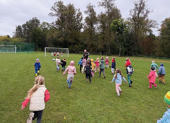 Grafika 91: 30.09.2025 Sportowe emocje na stadionie w Charbrowie!