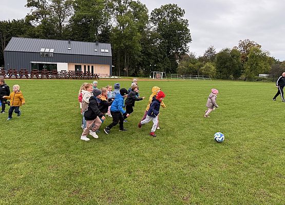 Grafika 93: 30.09.2025 Sportowe emocje na stadionie w Charbrowie!