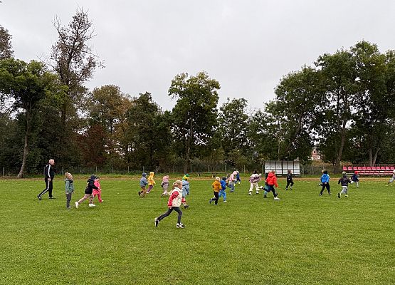 Grafika 97: 30.09.2025 Sportowe emocje na stadionie w Charbrowie!