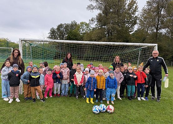 Grafika 103: 30.09.2025 Sportowe emocje na stadionie w Charbrowie!