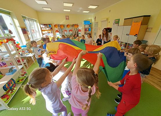 Grafika 1: 02.10.2025 Dzień kolorów szczęścia w naszym przedszkolu!