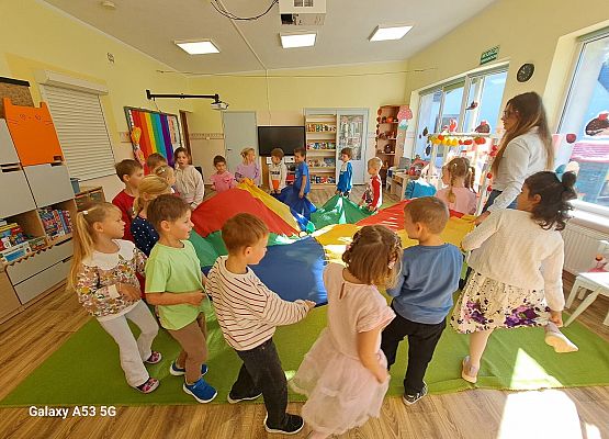 Grafika 9: 02.10.2025 Dzień kolorów szczęścia w naszym przedszkolu!