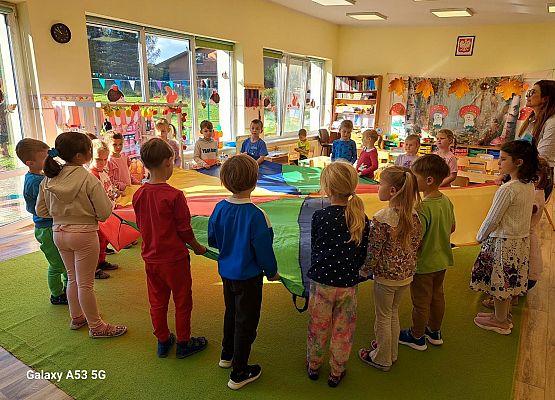 Grafika 12: 02.10.2025 Dzień kolorów szczęścia w naszym przedszkolu!