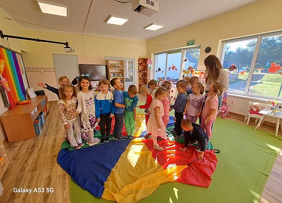 Grafika 13: 02.10.2025 Dzień kolorów szczęścia w naszym przedszkolu!