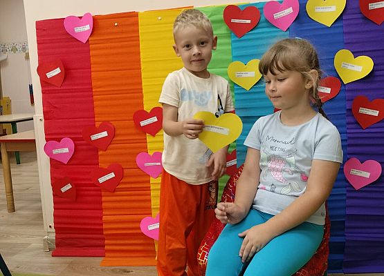 Grafika 45: 02.10.2025 Dzień kolorów szczęścia w naszym przedszkolu!