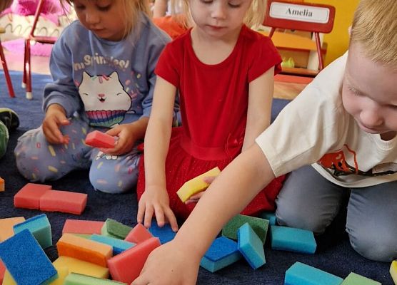 Grafika 75: 02.10.2025 Dzień kolorów szczęścia w naszym przedszkolu!