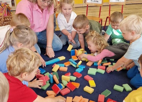 Grafika 77: 02.10.2025 Dzień kolorów szczęścia w naszym przedszkolu!