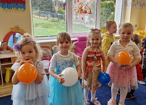 Grafika 14: 05.11.2025 Dzień Postaci z Bajek gr I