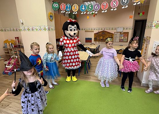 Grafika 7: 05.11.2025 Dzień Postaci z Bajek gr II