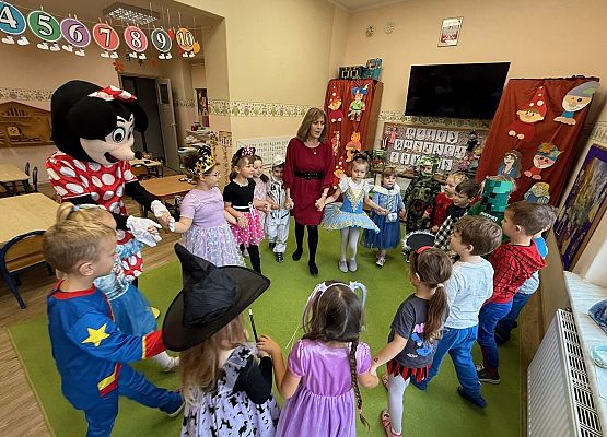 Grafika 8: 05.11.2025 Dzień Postaci z Bajek gr II