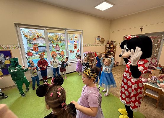 Grafika 10: 05.11.2025 Dzień Postaci z Bajek gr II