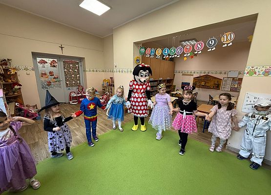 Grafika 11: 05.11.2025 Dzień Postaci z Bajek gr II